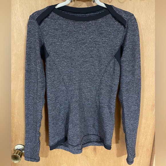 #157- LULULEMON-Base Runner Long Sleeve
Mini Check Pique Black Heathered Black - Picture 3 of 4